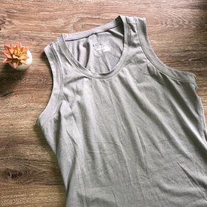 Under Armour fitted heat gear sleeveless tank